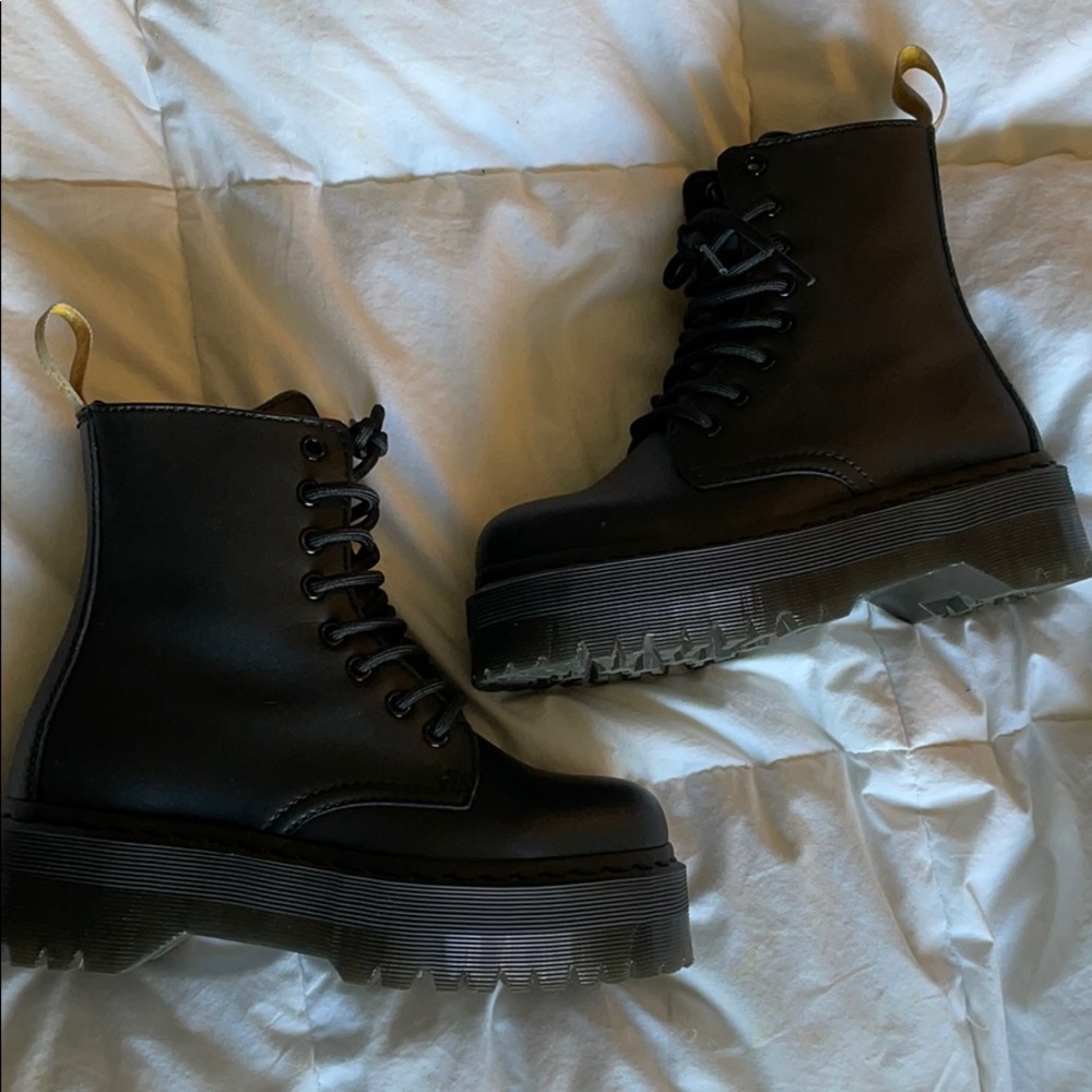 EUC Dr. Martens Jadon Vegan Mono Leather Boots